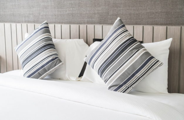 Κλινοσκεπάσματα: Πόσο συχνά πρέπει να τα πλένετε κατά τη διάρκεια του καύσωνα, σύμφωνα με ειδικό