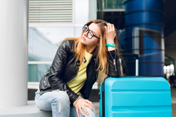 Ύπνος: Ειδικός αποκαλύπτει τι πρέπει να κάνετε κατά τη διάρκεια μιας πτήσης για να αποφύγετε το jet lag