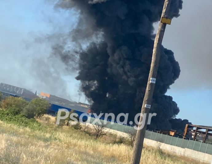 Φωτιά σε βιοτεχνία στην περιοχή της Ριτσώνας – ΦΩΤΟ και ΒΙΝΤΕΟ