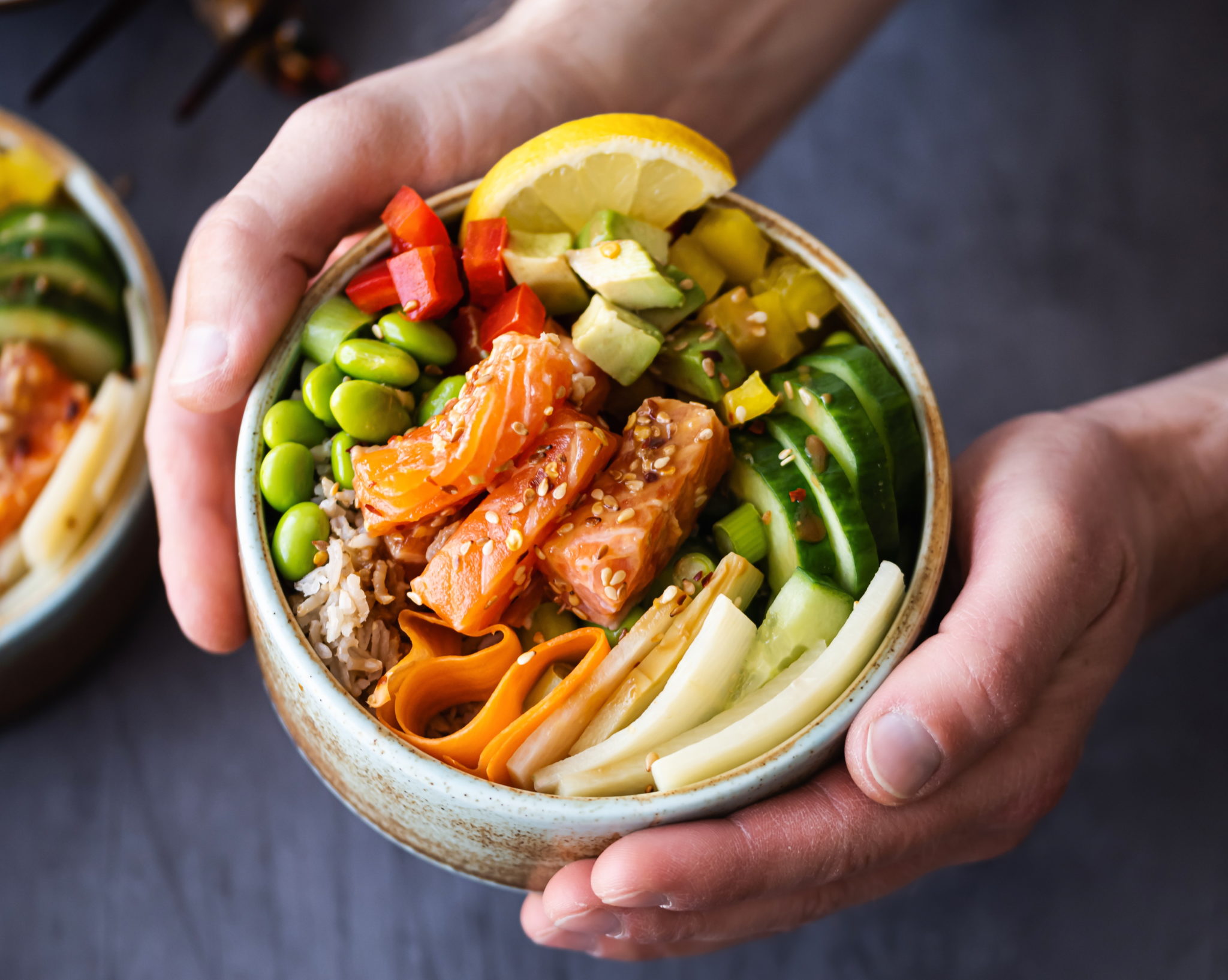 Συνταγή για σολομό λεμονάτο με ρύζι και δροσερή σαλάτα