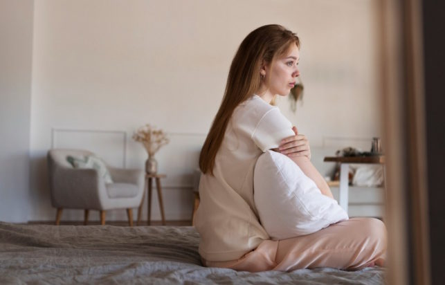 Ύπνος: Ειδικός προειδοποιεί ότι μια «διακριτική» μυρωδιά στο υπνοδωμάτιο στις 2-5 τα ξημερώματα μπορεί να είναι σημάδι προσβολής από κοριούς