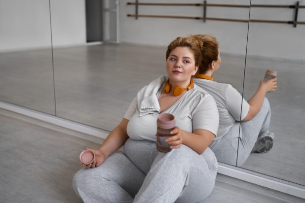 Κατηγορεί τον άνδρα της επειδή έχει παραμελήσει τον εαυτό της - "αν είχα περισσότερο χρόνο, θα φρόντιζα την εμφάνισή μου". Φωτογραφία: Freepik