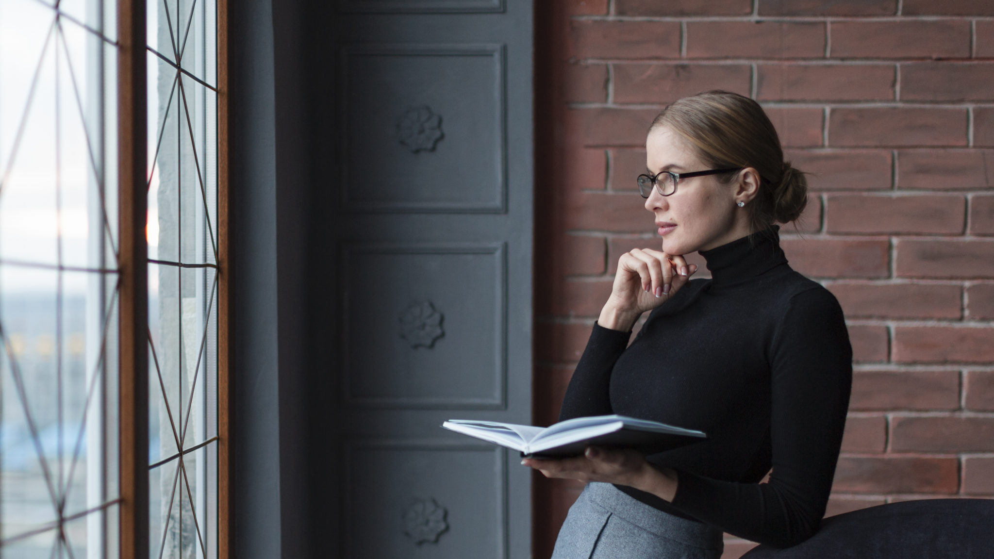 10 Άγνωστα σημάδια της γλώσσας του σώματος που μαρτυρούν υψηλή νοημοσύνη. Φωτογραφία: Freepik