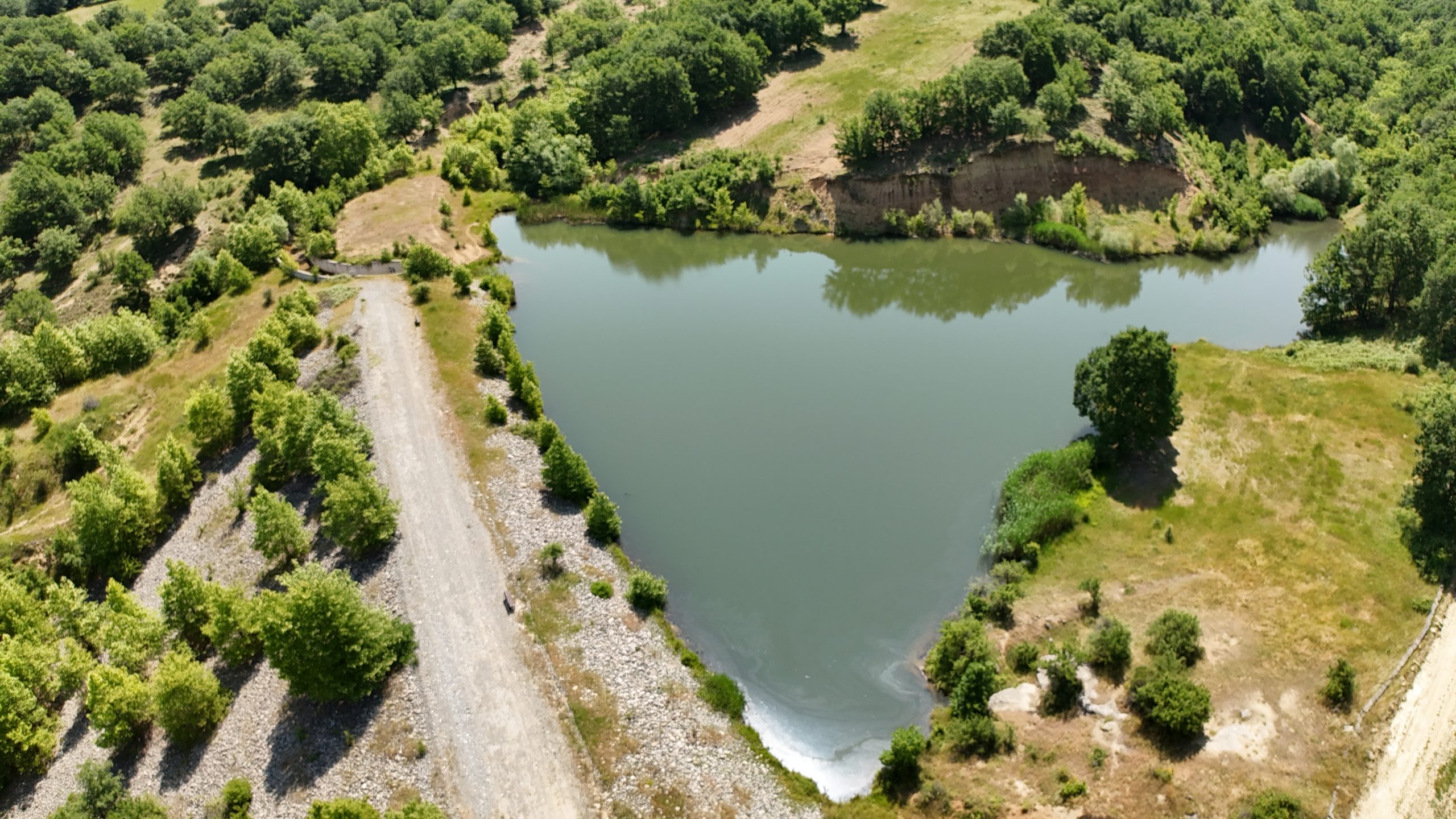 Μετέωρα: Ο σπάνιος φυσικός πλούτος και οι υδάτινες οάσεις που κρύβονται στην καρδιά της νότιας Πίνδου – Δείτε φωτογραφίες