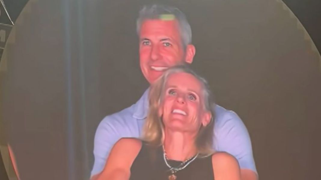 Coldplay: Η Κρίστιν Κάμποτ παραιτήθηκε από την Astronomer μετά την επίμαχη «αγκαλιά» με τον πρώην CEO της εταιρείας