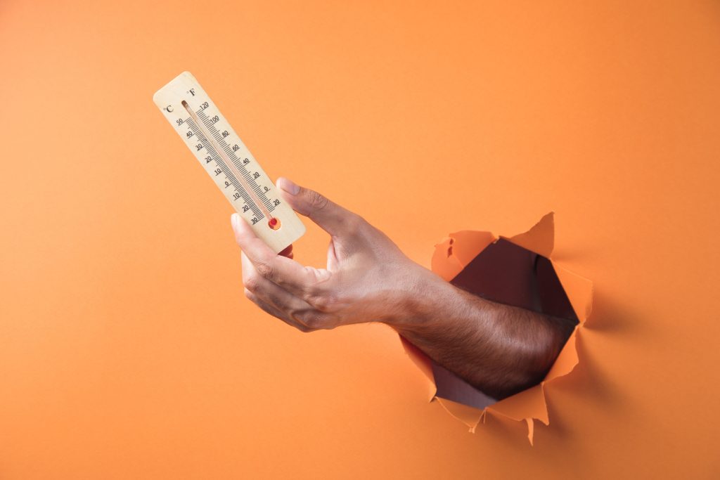 Καύσωνας: Το σύμπτωμα στα χέρια που δείχνει ότι κινδυνεύετε από θερμοπληξία