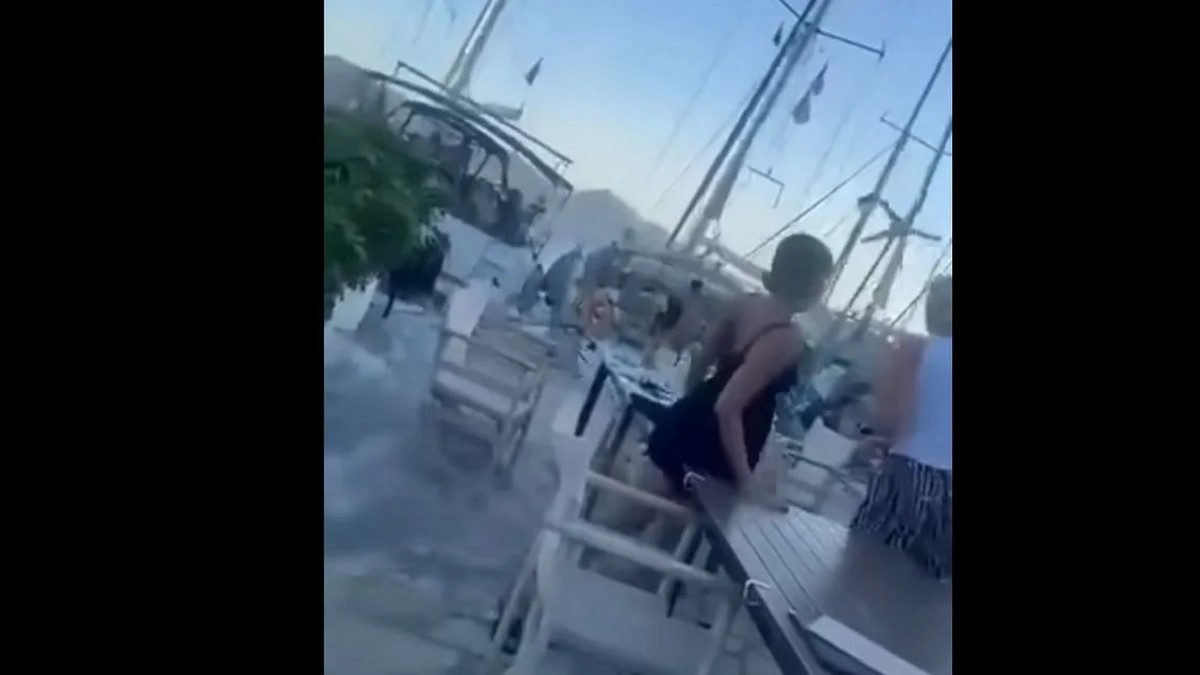 Μαγνησία: Η στιγμή που ο κυματισμός από γιοτ προκαλεί ζημιές σε δεμένα σκάφη στο λιμάνι της Αγίας Κυριακής – ΒΙΝΤΕΟ