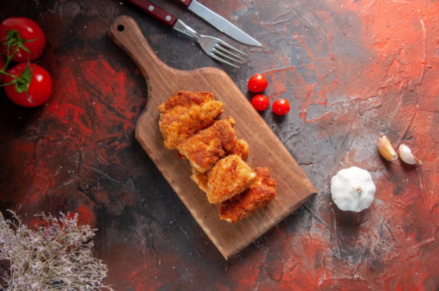 Συνταγή για τραγανές μπουκιές κοτόπουλου με παρμεζάνα