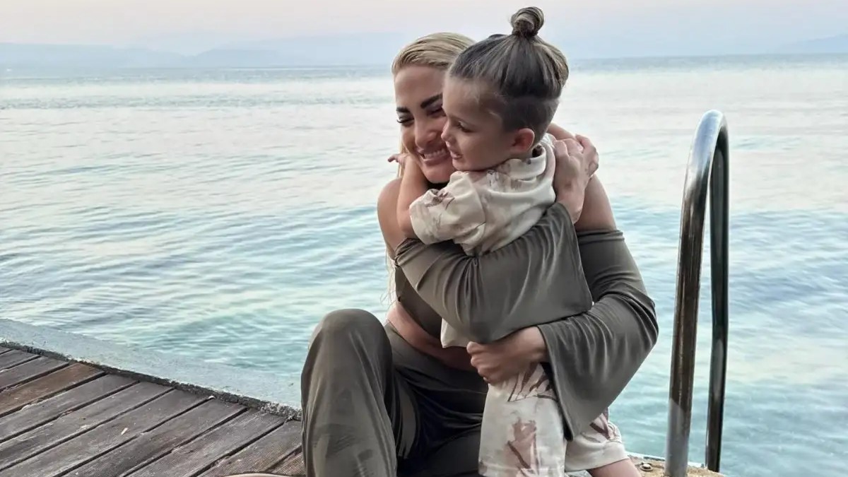 Ιωάννα Τούνη: Ο γλυκός διάλογος με τον γιο της λίγο πριν αποχωριστούν – «Θα σου λείψει η μαμά;»