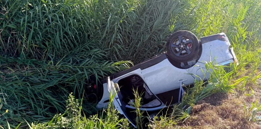 Τροχαίο στο Αγρίνιο: Αυτοκίνητο ανετράπη και κατέληξε σε χαντάκι – ΦΩΤΟ