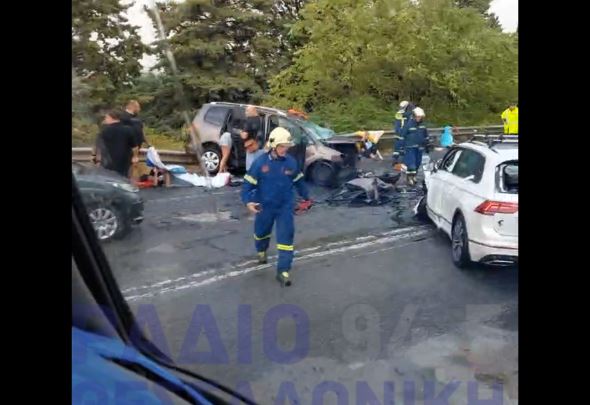 Θεσσαλονίκη: Τροχαίο με τραυματίες έπειτα από σύγκρουση τριών αυτοκινήτων στην ΠΑΘΕ – Κλειστό το ρεύμα προς Ευζώνους