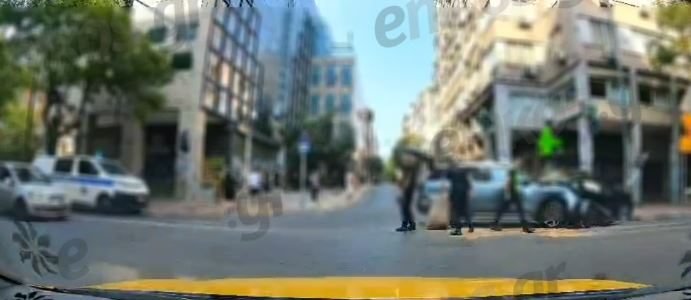 Αθήνα: ΒΙΝΤΕΟ αναγνώστη από το τροχαίο στο κέντρο της πόλης – Τέσσερις ελαφρά τραυματίες