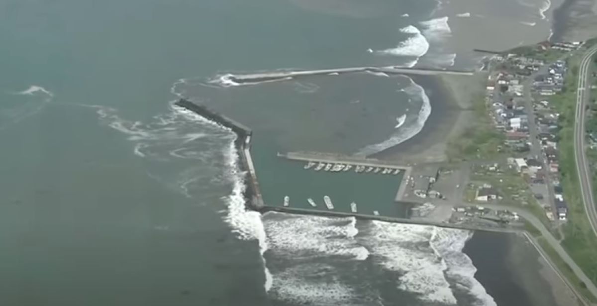 Το τσουνάμι χτυπάει τις ακτές της Καμτσάτκα – Δείτε βίντεο