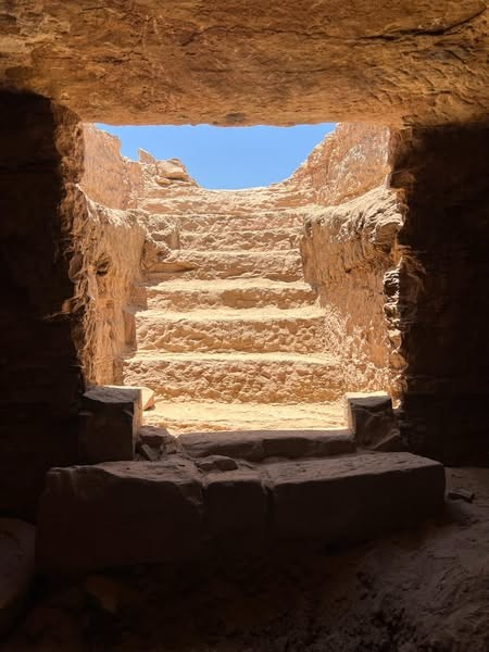 Ανακαλύφθηκαν νέοι τάφοι και μούμιες σε ιστορική πόλη της Αιγύπτου - τι μαρτυρούν τα τεχνουργήματα και τα ιερογλυφικά για τα ταφικά έθιμα. Φωτογραφία: Υπουργείο τουρισμού και αρχαιοτήτων της Αιγύπτου