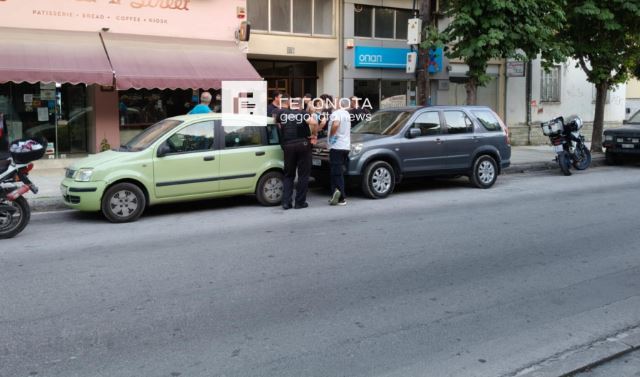 Σοκ στον Βόλο: Ζούσε μέσα στο σπίτι με τον νεκρό πατέρα του επί 7 ημέρες 