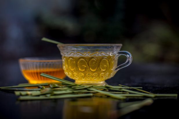 Το βότανο-προστάτης των διδύμων που βοηθάει με τη χώνευση, ρίχνει την πίεση και ανακουφίζει από τους πόνους περιόδου