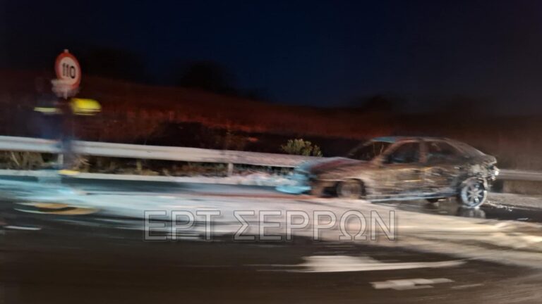 Αυτοκίνητο κάηκε ολοσχερώς στην Εθνική Οδό Θεσσαλονίκης – Σερρών