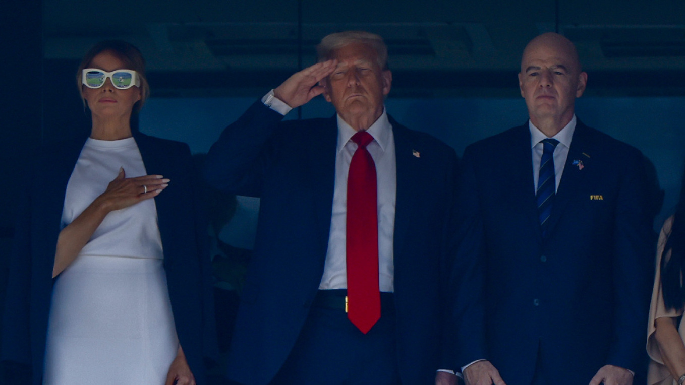 Ντόναλντ Τραμπ: Παρακολουθεί τον τελικό του Παγκοσμίου Κυπέλλου Συλλόγων – Η εντυπωσιακή άφιξή του και ο στρατιωτικός χαιρετισμός