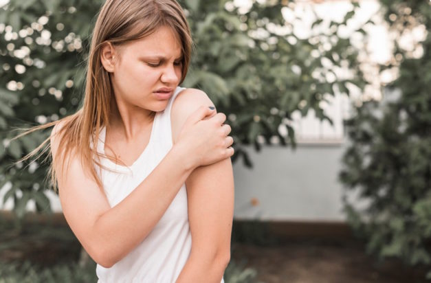 Τσιμπήματα εντόμων: Το απλό κόλπο από ειδικό για τα αποφύγετε κατά τη διάρκεια του καλοκαιριού