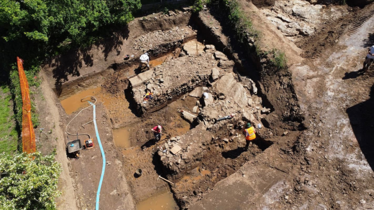 Λήψη των ανασκαφών στο αρχαίο λιμάνι που ανακαλύφθηκε πρόσφατα.