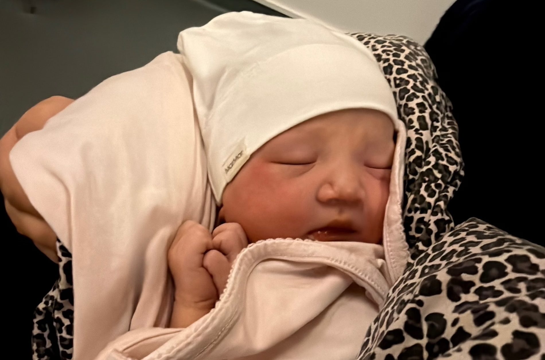 Οργή στη Γροιλανδία: Οι αρχές πήραν το βρέφος από μητέρα μία ώρα μετά τη γέννα – Κρίθηκε ακατάλληλη επειδή την είχε κακοποιήσει ο θετός της πατέρας όταν ήταν μικρή