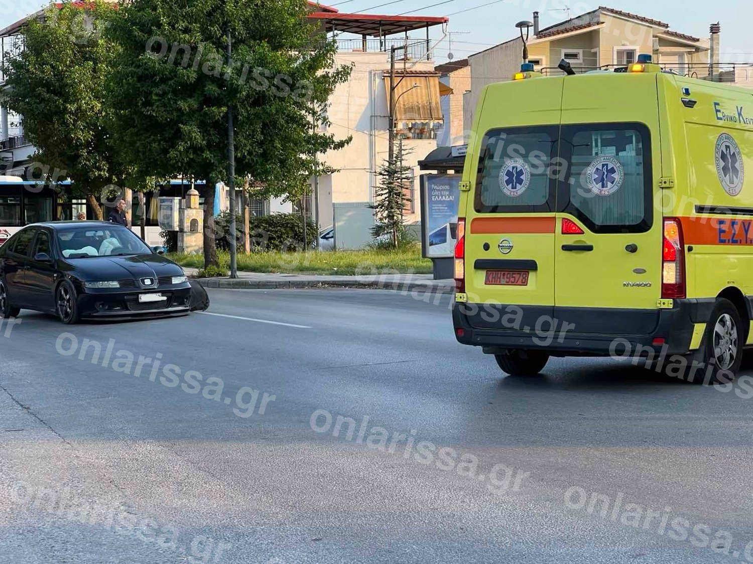 Τροχαίο στην Λάρισα: Μητέρα και το παιδί της μεταφέρθηκαν στον νοσοκομείο