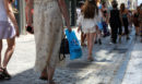 Αυλαία σήμερα για τις θερινές εκπτώσεις - Ξεκινά η μάχη των «προσφορών»