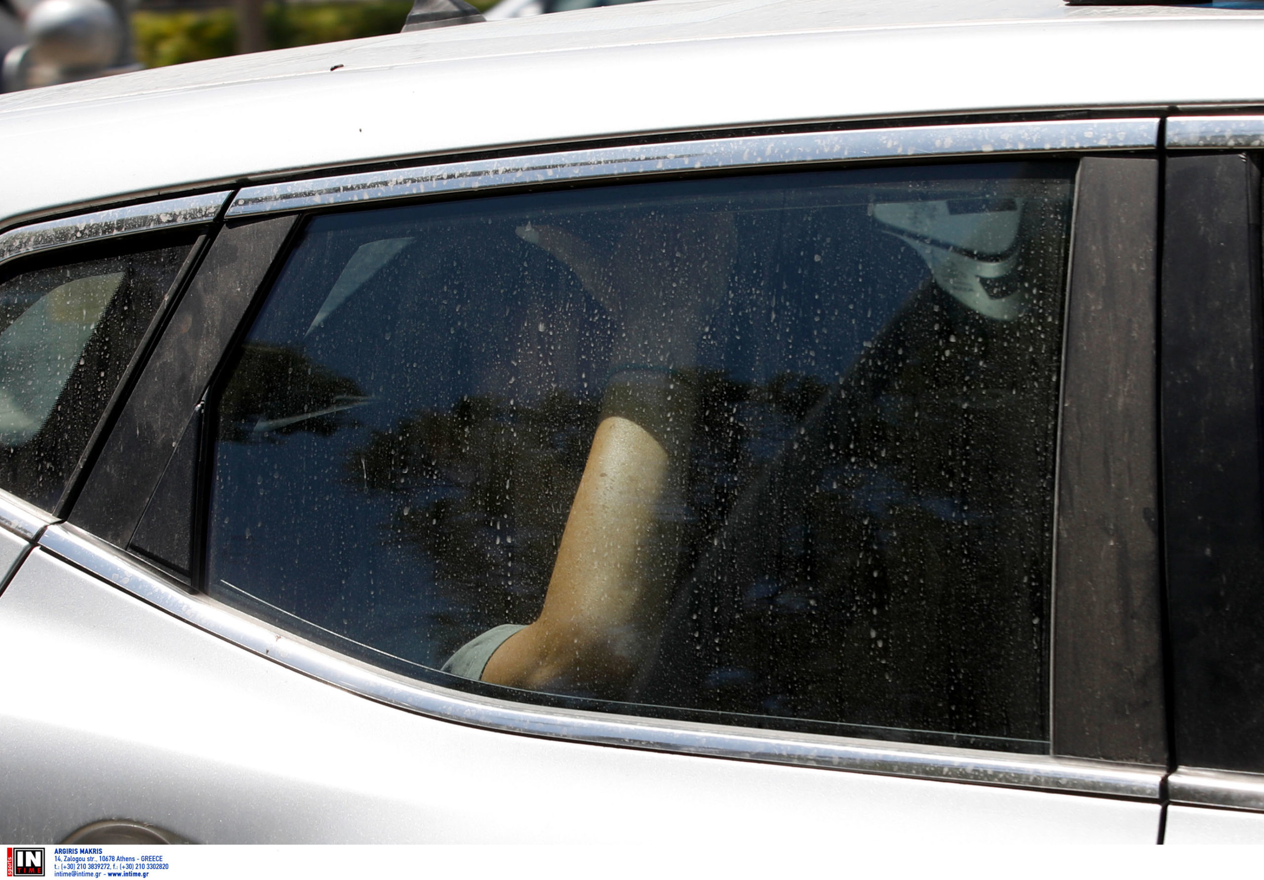 Παλαιό Φάληρο: Νέο βίντεο ντοκουμέντο από την στιγμή που η μητέρα αποχωρεί από το σπίτι της – Η κατηγορία για έκθεση ανηλίκου και η απόρριψη του αιτήματος για άσυλο