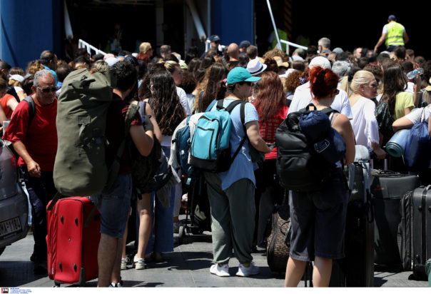 Πειραιάς, κίνηση, λιμάνι, έξοδος, Δεκαπενταύγουστος