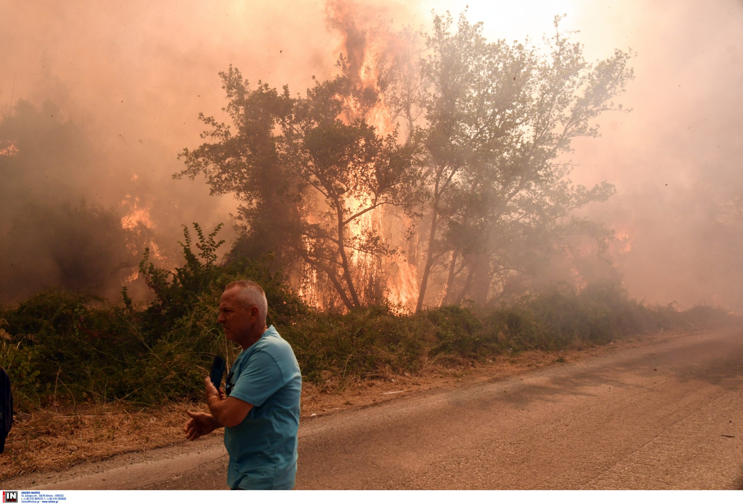 LIVE – Τιτάνια μάχη με τις φλόγες: Ανεξέλεγκτη η φωτιά στην Πρέβεζα – Δύσκολα τα πύρινα μέτωπα σε Αχαΐα και Χίο, αναζωπύρωση στη Ζάκυνθο
