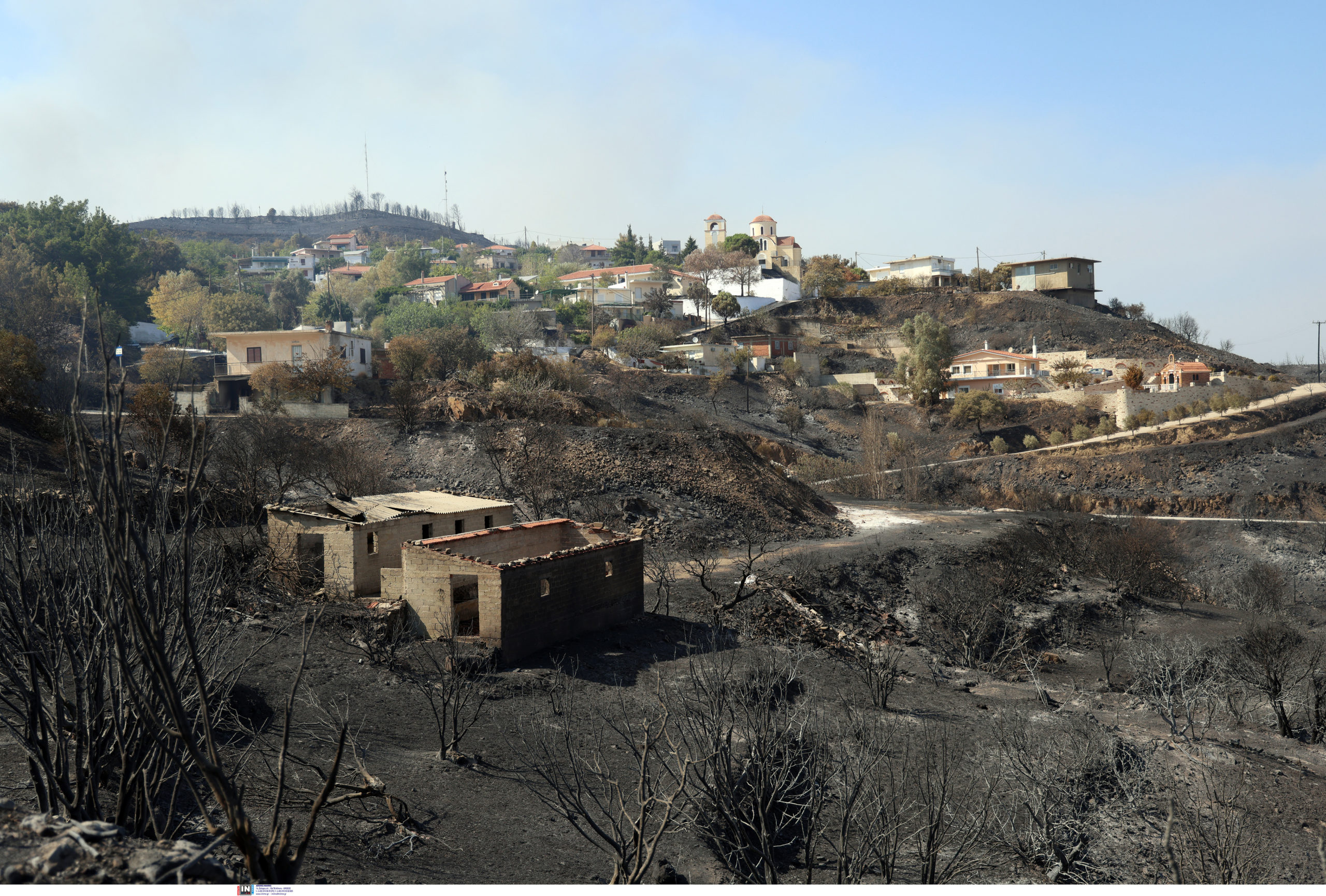Χίος: Μάχη να τεθεί υπό έλεγχο η φωτιά – Επί ποδός τα συνεργεία του ΔΕΔΔΗΕ για την ηλεκτροδότηση