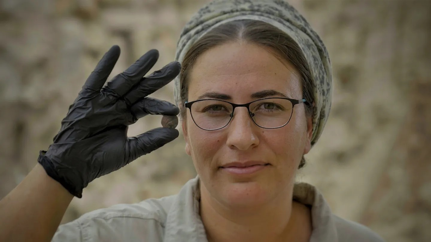 Η αρχαιολόγος Esther Rakow-Mellet, μιλά για τη διαίσθηση που είχε πως θα κάνουν μια σπάνια και γεμάτη νόημα ανακάλυψη.