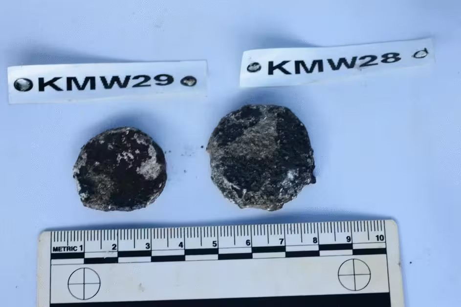 Τα βαρίδια μολύβδου που ανακαλύφθηκαν στο ναυάγιο. Φωτογραφία: Ercan Soydan