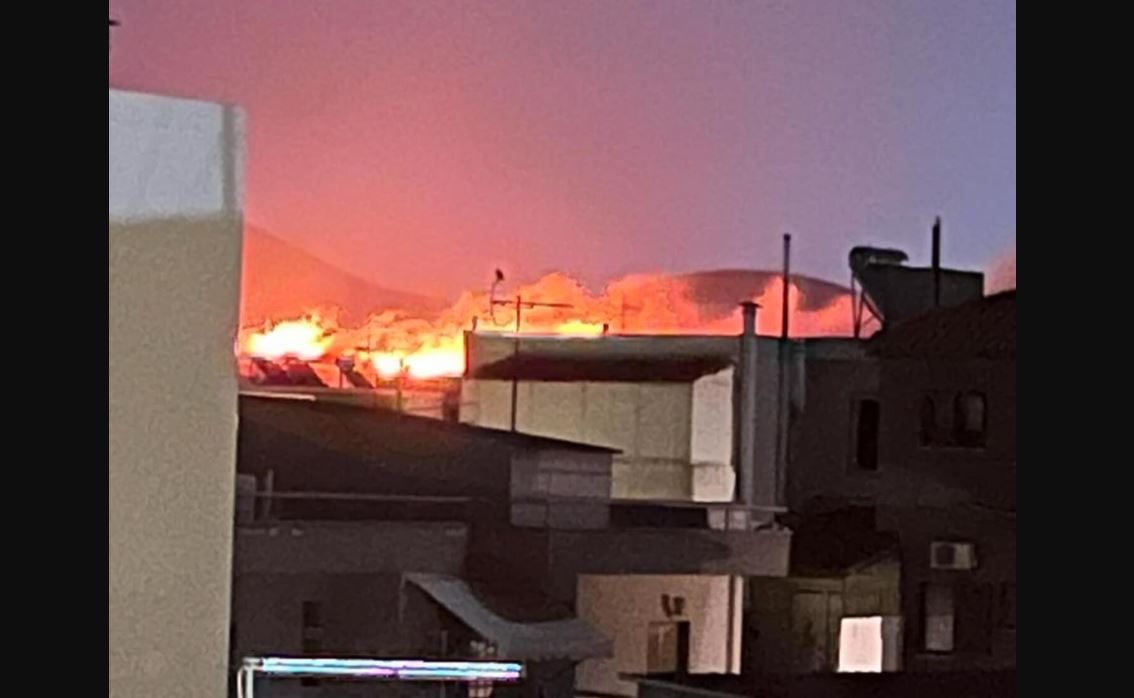 Φωτιά στα Μέγαρα – Άμεση κινητοποίηση της Πυροσβεστικής – ΦΩΤΟ και ΒΙΝΤΕΟ