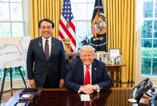 ΑΚΑΖΑΟΥΑ ΤΡΑΜΠ