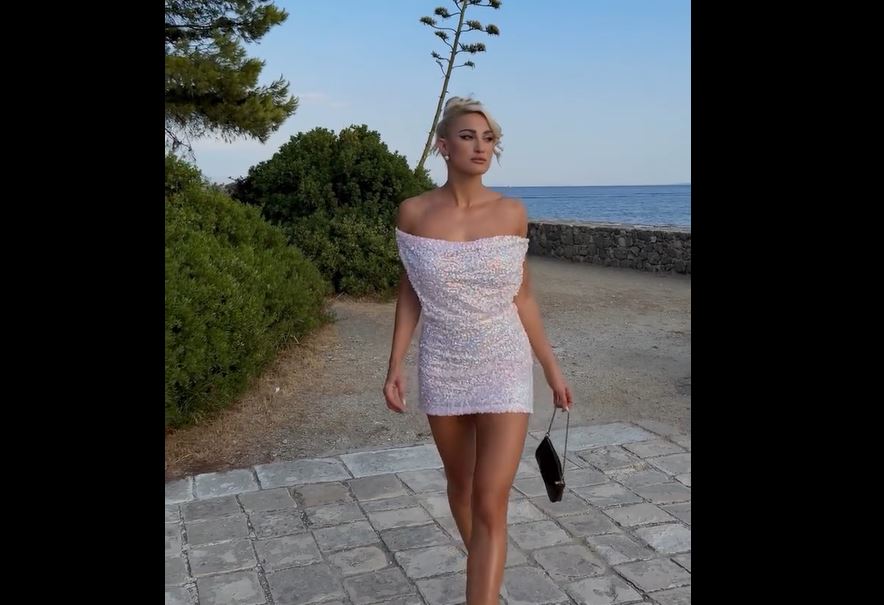 Ιωάννα Τούνη: Η «μάχη» για να πιάσει την ανθοδέσμη στον γάμο φίλης της – «Τόσο ήθελα»