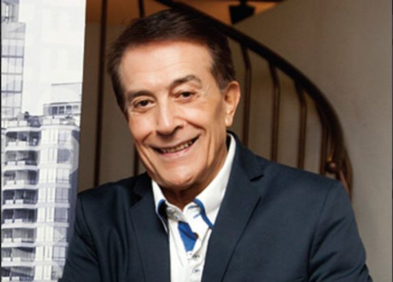 ΔΑΚΗΣ ΤΡΑΓΟΥΔΙΣΤΗΣ