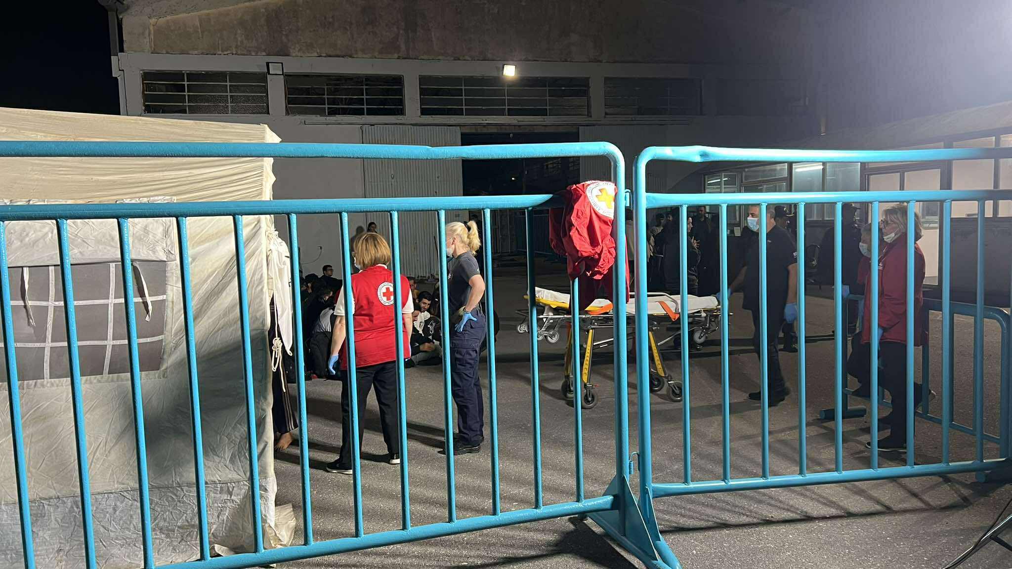 Ολοκληρώθηκε η διάσωση των 39 μεταναστών νότια της Καλαμάτας – ΒΙΝΤΕΟ