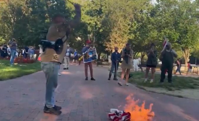 ΦΩΤΙΑ ΣΗΜΑΙΑ ΛΕΥΚΟΣ ΟΙΚΟΣ