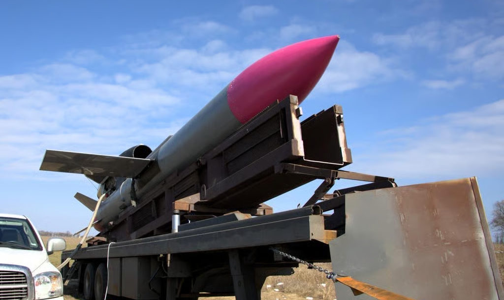 Ουκρανία: Ο «ροζ» πύραυλος κρουζ που ανησυχεί τη Ρωσία και αλλάζει τα δεδομένα του πολέμου – Μπορεί να πλήξει τη Μόσχα