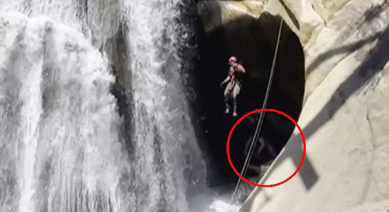 Ορειβάτης παγιδεύτηκε δύο ημέρες πίσω από καταρράκτη: Εντοπίστηκε «εξαντλημένος και βρεγμένος μέχρι το κόκκαλο» – Βίντεο από τη διάσωση