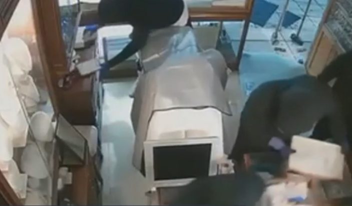 ΛΗΣΤΕΙΑ ΚΟΣΜΗΜΑΤΟΠΩΛΕΙΟ