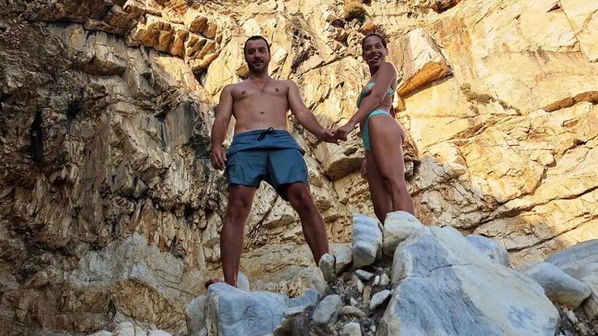 Στάθης Κόικας-Ηλιάνα Μαυρομάτη: Η κοινή φωτογραφία από τις διακοπές τους στην Ικαρία – Ποζάρουν με μαγιό στα βράχια
