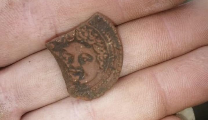 Το 2020 ανακαλύφθηκε ένα κυκλικό σύμβολο που απεικονίζει τη Γοργώ Μέδουσα στο Moon Glade στην περιοχή Άρκχιζ της Ρωσίας. Φωτογραφία: Russian Archaeological News – PRC