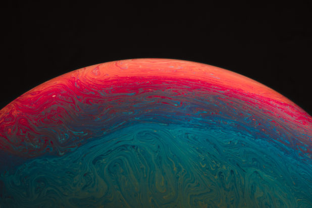 Ερευνητές του Χάρβαρντ σχεδίασαν έναν "περίεργο μηχανισμό της φυσικής" που μπορεί να αιωρείται στο φως του ήλιου. Φωτογραφία: Freepik