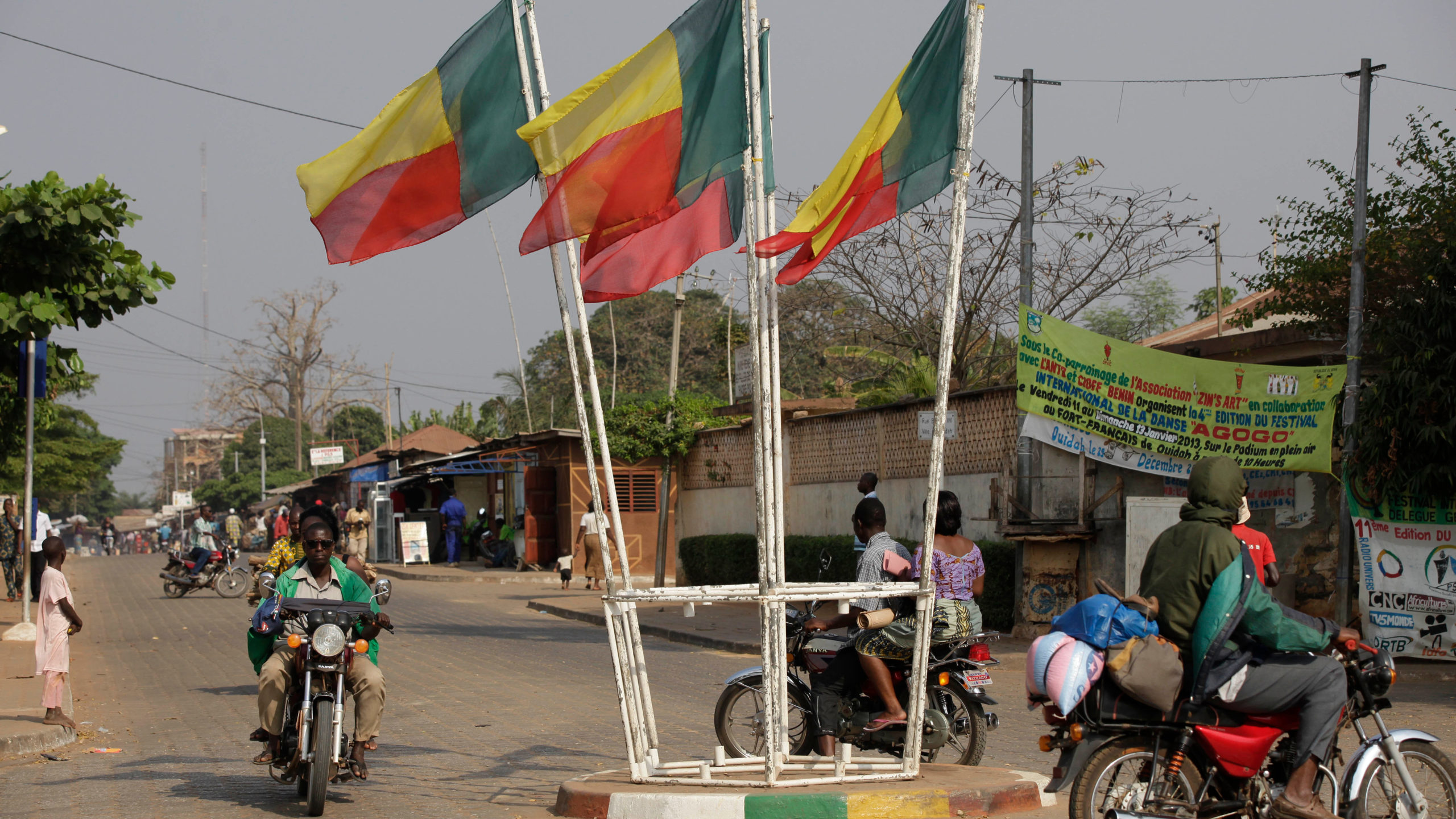 Μπενίν: Τουλάχιστον ένας νεκρός και 44 αγνοούμενοι μετά την πτώση λεωφορείου σε ποταμό