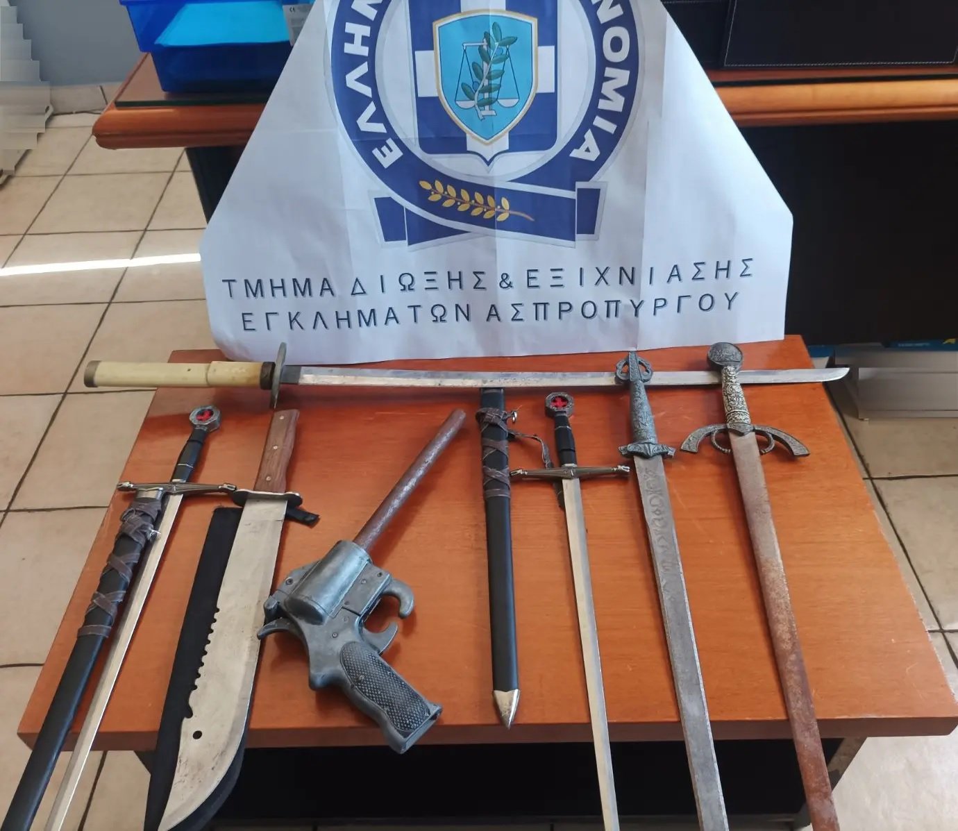 Ασπρόπυργος, σπαθιά