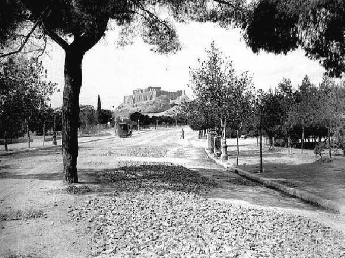Κουίζ για την παλιά Αθήνα: Αναγνωρίζετε την οδό; Είναι από τις πιο γνωστές