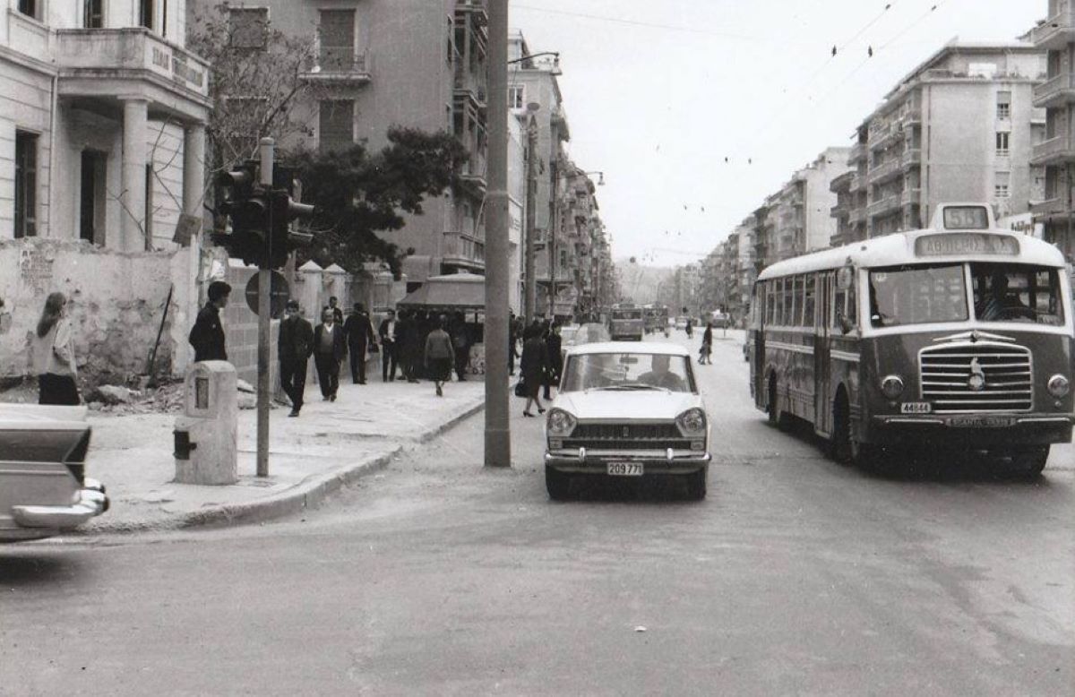 Κουίζ για την παλιά Αθήνα: Αναγνωρίζετε την οδό; Είναι από τις πιο γνωστές