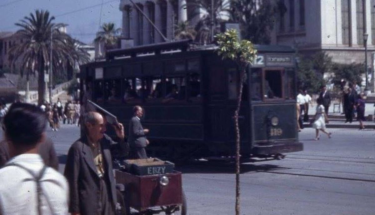 Κουίζ για την παλιά Αθήνα: Αναγνωρίζετε την οδό; Είναι από τις πιο γνωστές